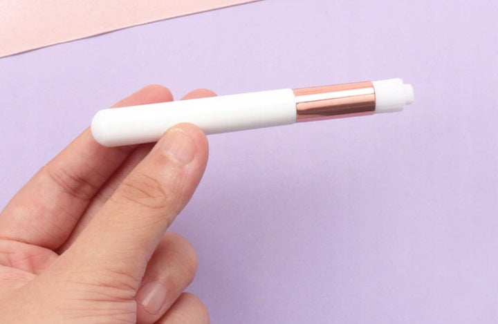 Perie compacta pentru curatarea genelor, Zola®, portabila, din plastic, 10 cm, alb/auriu Perie compacta pentru curatarea genelor, Zola®, portabila, din plastic, 10 cm, alb/auriu